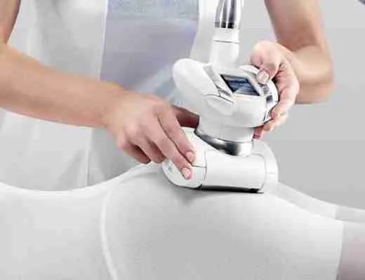 Femme recevant un soin d'endermologie